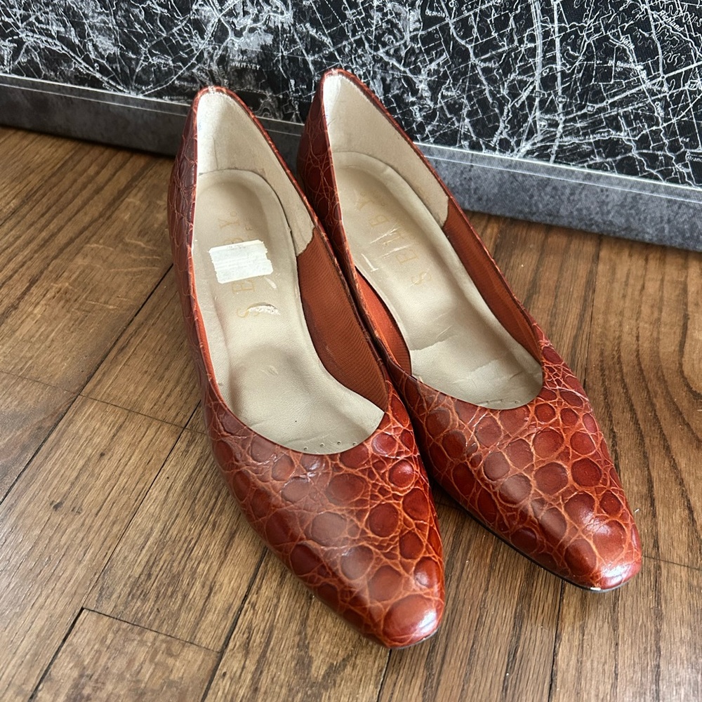 Vintage cognac patent leather croc heels, narrow size 9.5